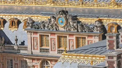 Эта книга погружает вас в Версальский дворец