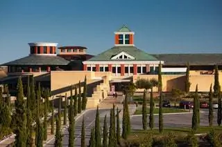 Считается одним из лучших в мире, «родился с целью обучения, распространения и взаимодействия с вином как…