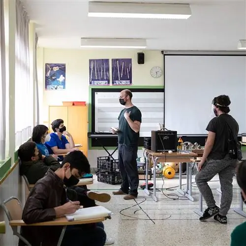 Артотека или как демократизировать современное искусство