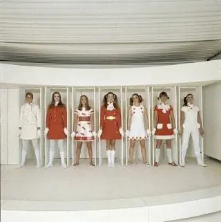 В 1968 году. Коллекция pretàporter, подписанная Андре Куррежем