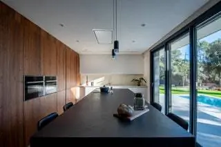 Дизайн кухни denbspclysaдизайн интерьера эксклюзивный дистрибьютор denbspcocinasSantosnbspen Барселона с архитектурой…