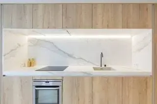 Дизайн кухни от эксклюзивного дистрибьютора Discesur в кухнях Santos в Мадриде. Изучайте архитектуру…