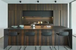 Дизайн кухни denbspdalmau.interiors эксклюзивный дистрибьютор denbspcocinasSantosnbspen Жирона с архитектуройnbspde…