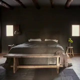 Вдали от массового туризма и вечеринок на пляжах отель La Granja de Ibiza предлагает номера и номера в…