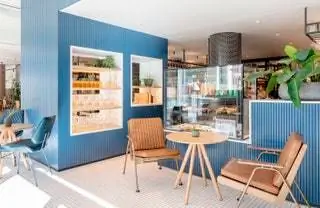 В меню Crafterie вкусы Германии, начиная со сбалансированного салата из красной капусты и моркови и заканчивая…