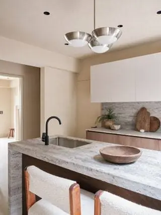 Обивка из буклированной шерсти на кухне Да, делаем. Возможно, это не самая функциональная вещь в мире, но она, безусловно, добавляет изюминку…