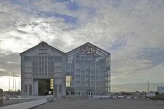 Архитекторы De Lacaton Vassal