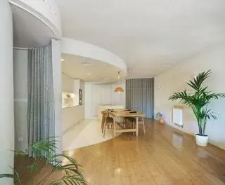 В центре Мурсии архитектор Лаура Ортин провела комплексную реформу, которая позволила создать гибкий дом в…