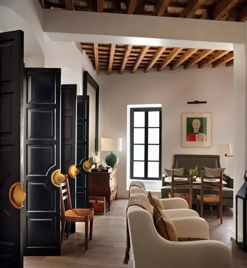 Старинный особняк в средневековом центре ВЕХЕР-де-ла-ФРОНТЕРА возвращается к жизни