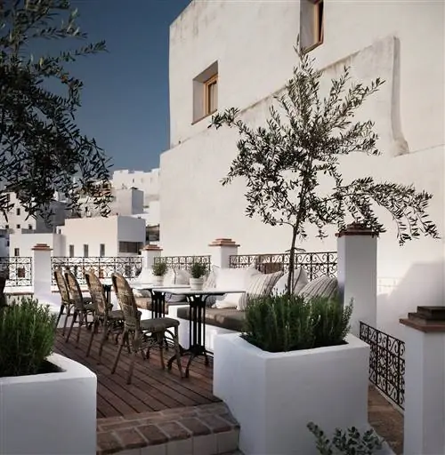 Старинный особняк в средневековом центре ВЕХЕР-де-ла-ФРОНТЕРА возвращается к жизни