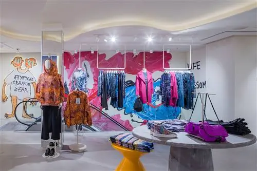 Desigual открывает магазин в Мадриде с магией Пепо Морено на стенах