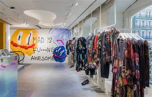 Desigual открывает магазин в Мадриде с магией Пепо Морено на стенах