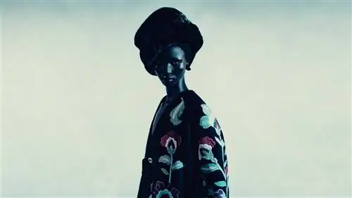 Откройте для себя новую дизайнерскую линию Zara, вам понравятся пальто, полные мастерства и изысканности