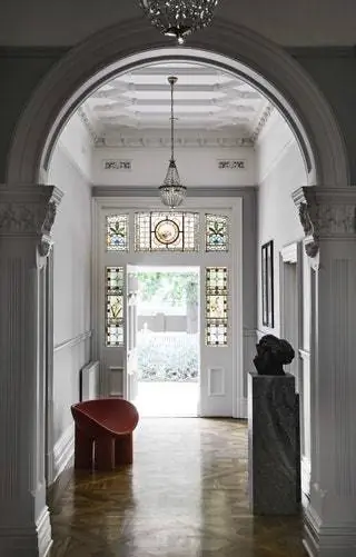 Сплоченность - вот слово, которое лучше всего определяет этот дом в Мельбурне, Австралия. Сплоченность архитектуры, которая…