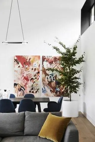 Различные современные работы, которые сияют в доме, приносят цвет и радость