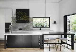 Молдинги, карнизы для картин и паркетные полы стали отправной точкой всего нового дизайна с…