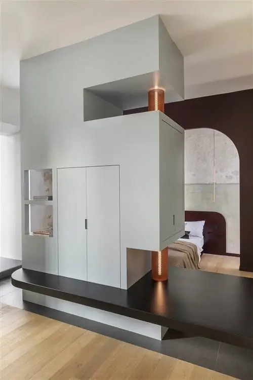 Тотем отделяет гостиную от зоны отдыха. Скульптурные и красочные дома из нескольких единиц…