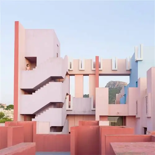 Мы ищем ЛУЧШЕЕ ЗДАНИЕ в ИСПАНИИ