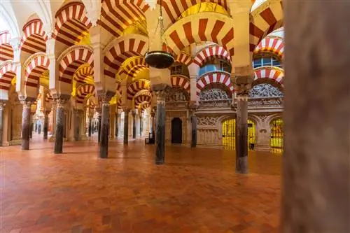 Мы ищем ЛУЧШЕЕ ЗДАНИЕ в ИСПАНИИ