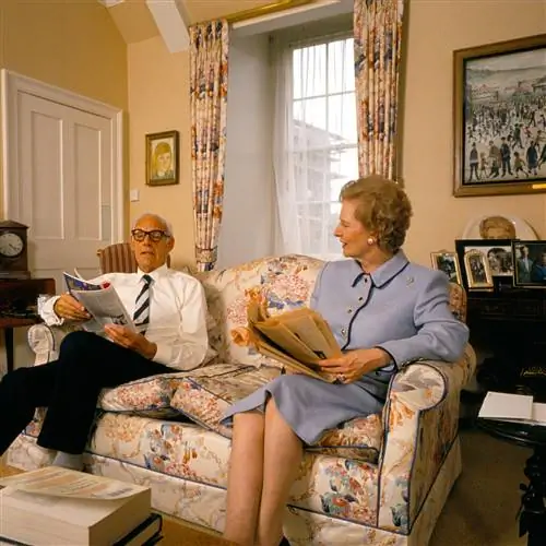 Денис и Маргарет Тэтчер в гостиной на Даунинг-стрит, 10