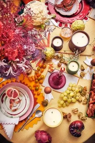 Розовая тарелка Spinwash от EL CORTE INGLÉS Расписанная вручную десертная тарелка от PEDRO LEON доступна в ACME HOSTELERIA…