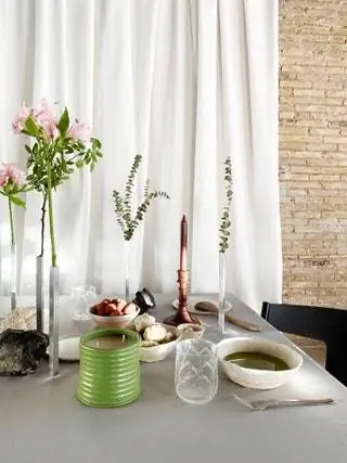 Ингредиенты на 2 персоны 400 г замороженного горошка 1 луковица 1 лук порей 1 средний картофель 1 л воды или бульона…