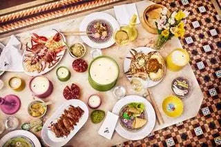 Гороховый плющ и мед. Визуально они внушают свежесть, как будто вы празднуете Рождество в нетипичном саду для…