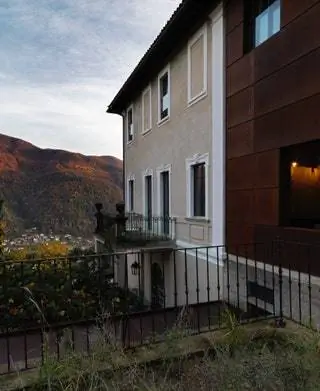Relais Castello di Morcote находится в Вико-Моркоте, Швейцария