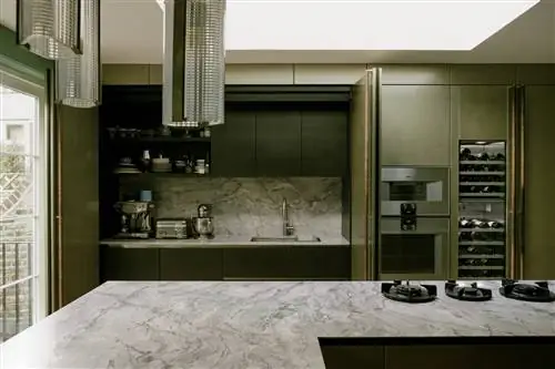 кухня в зелено-мраморных тонах