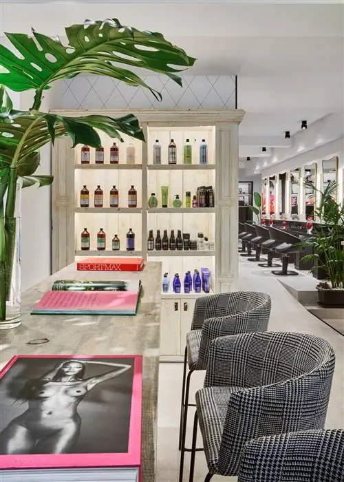 ПАРИКМАХЕРСКАЯ для любителей ДИЗАЙНА ИНТЕРЬЕРА в Мадриде