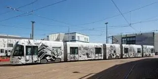 В этих «Дорожных слухах» на что указывает итальянское название Voci della Strada, выбранное художником для этого…