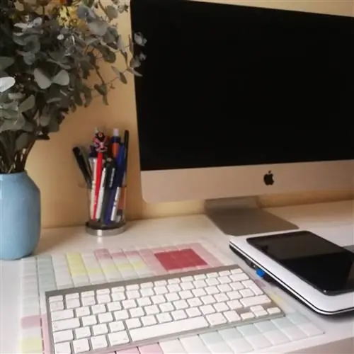 Ноутбук Mac ipad mobile… С таким количеством клавиатур вокруг я на грани нахоканства