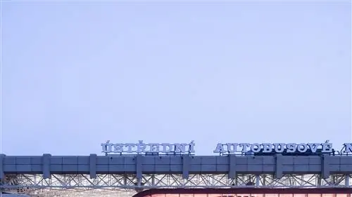 Бруталистская сущность на этой автобусной станции