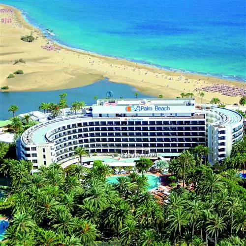 Вид с воздуха на отель, расположенный рядом с дюнами Маспаломас