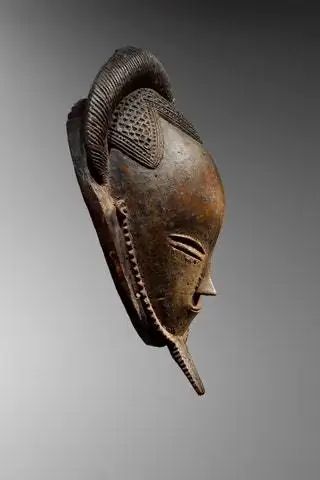 В гу, культе с Берега Слоновой Кости, который почитает дух с лицом красивой женщины, маски этого…