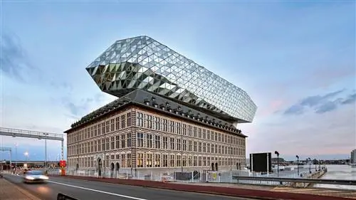 Архитектурная работа ЗАХА ХАДИД теперь в КНИГЕ