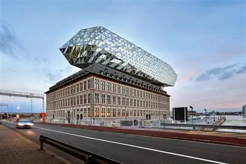 Архитектурная работа ЗАХА ХАДИД теперь в КНИГЕ