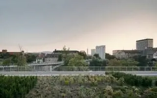 Раньше на этом участке располагались текстильная школа и несколько фабрик