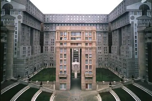 Это исчерпывающая книга о творчестве Рикардо Бофилла Это исчерпывающая книга о творчестве Рикардо Бофилла