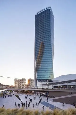Generali Tower в Милане, Италия, студия Zaha Hadid Architects, построенная в 2018 году Generali Tower в Милане, Италия, студия Zaha Hadid Architects, построенная в 2018 году