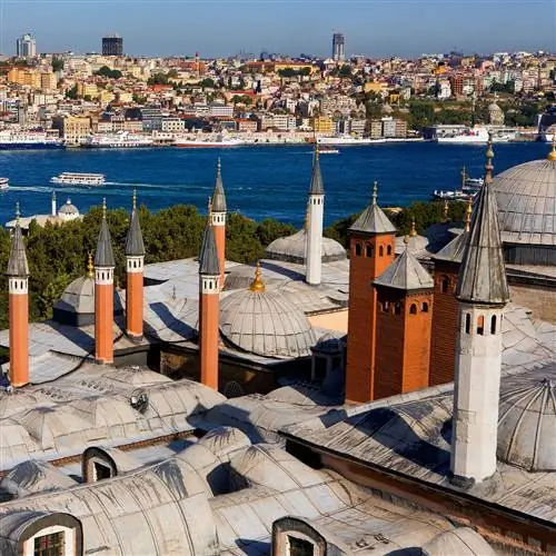 Дворец Топкапы Харн. На заднем плане пролив Босфор и районы Бейоглу Сисл и Бешикташ