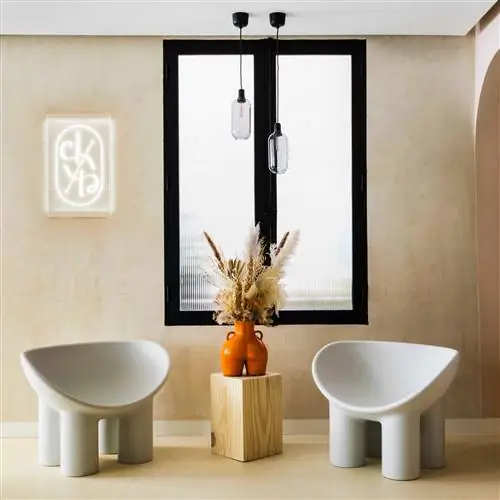 Свежая и беззаботная молодая женщина. Это первый флагман Borow