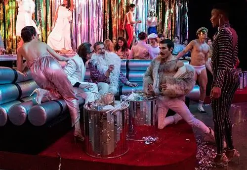 Не все дело в моде в самом популярном сериале на Netflix HALSTON