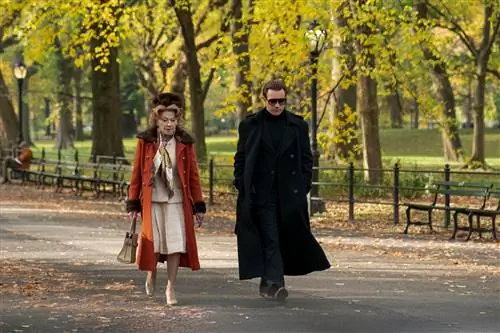 Не все дело в моде в самом популярном сериале на Netflix HALSTON