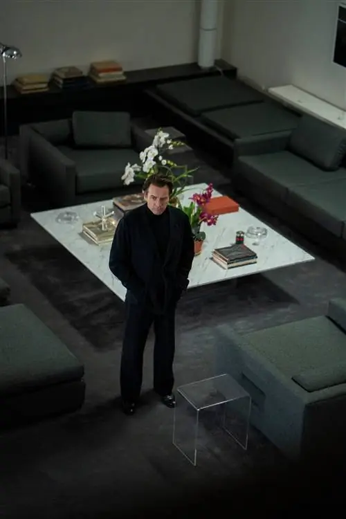 Не все дело в моде в самом популярном сериале на Netflix HALSTON