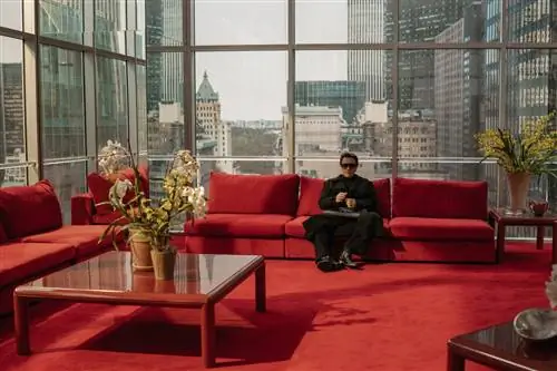 Не все дело в моде в самом популярном сериале на Netflix HALSTON