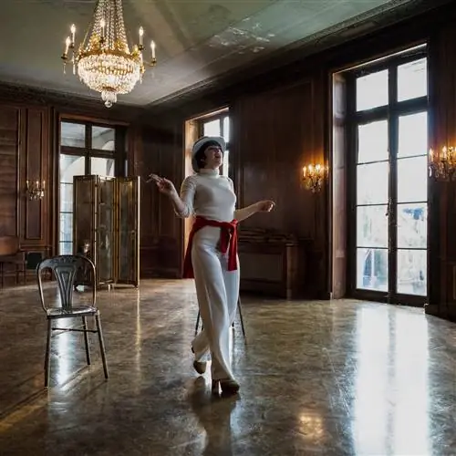 Не все дело в моде в самом популярном сериале на Netflix HALSTON