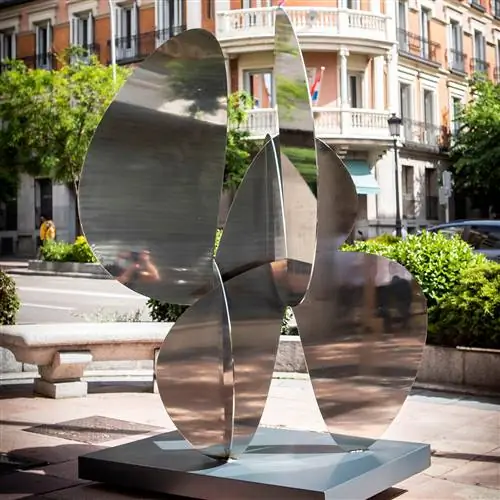 В Ортега-и-Гассет ждут три работы на открытом воздухе