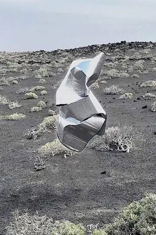 Физические законы и город - другие темы, которые будут присутствовать в этом предложении. На фото работа Йоси…