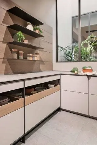 Одной из замечательных новинок этой серии является так называемая Equipped Wall System, которая помогает нам спроектировать пространство…